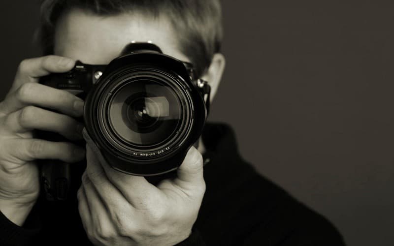 Reservation of photographer and cameraman